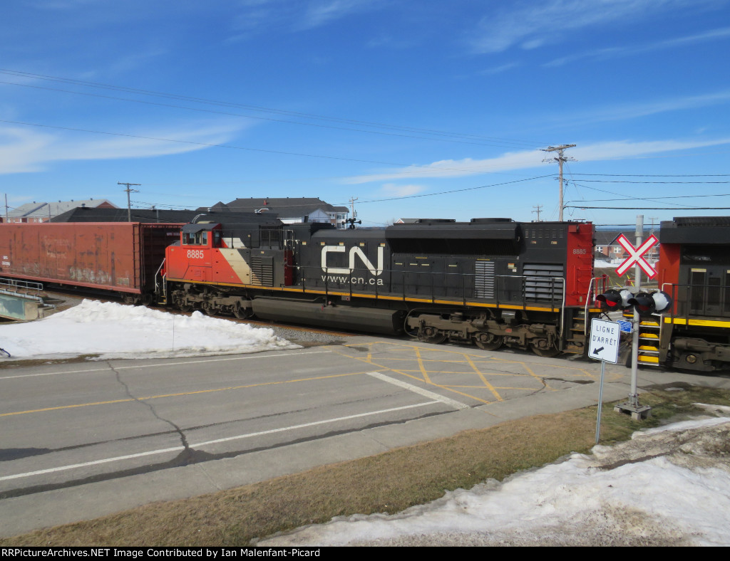 CN 8885 trailing